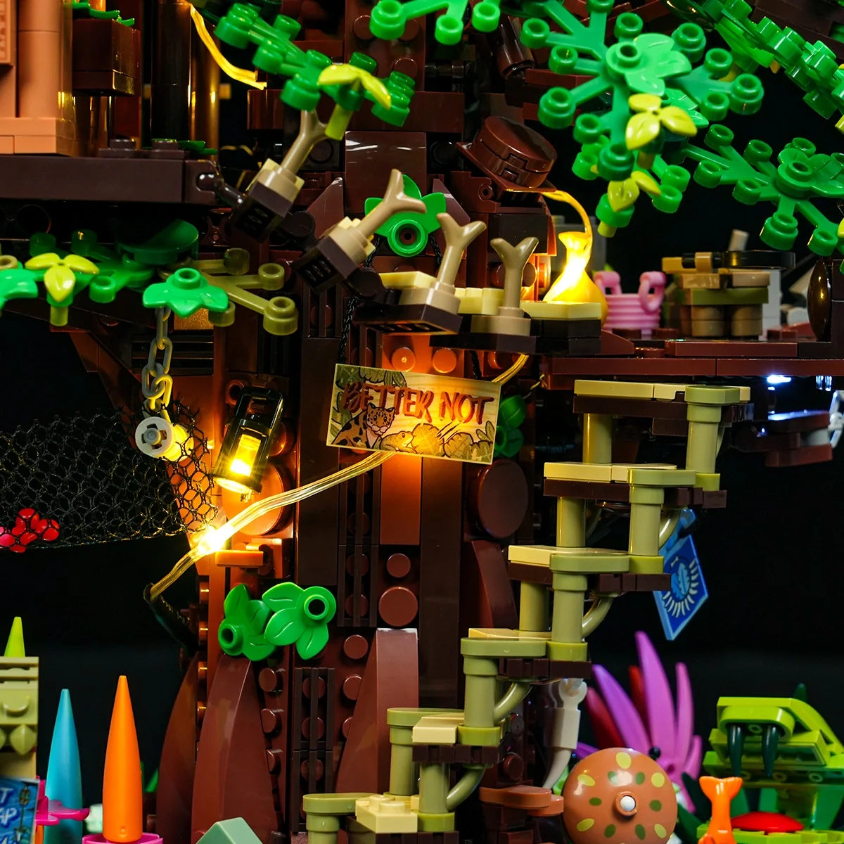 Lumibricks 10016 - Explorer Treehouse