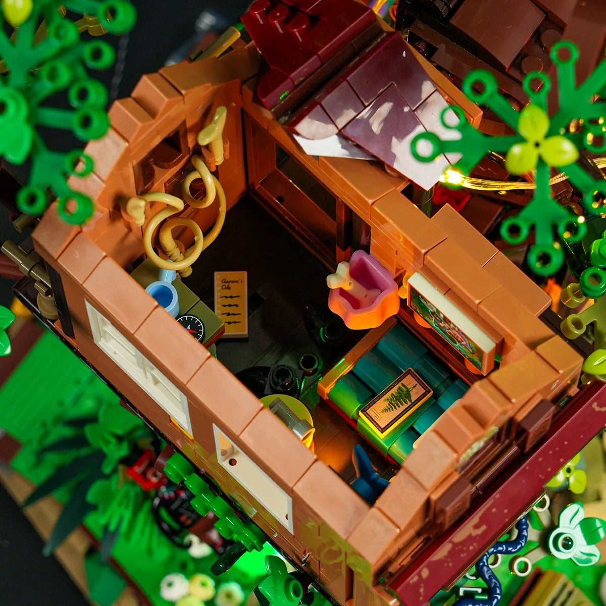 Lumibricks 10016 - Explorer Treehouse