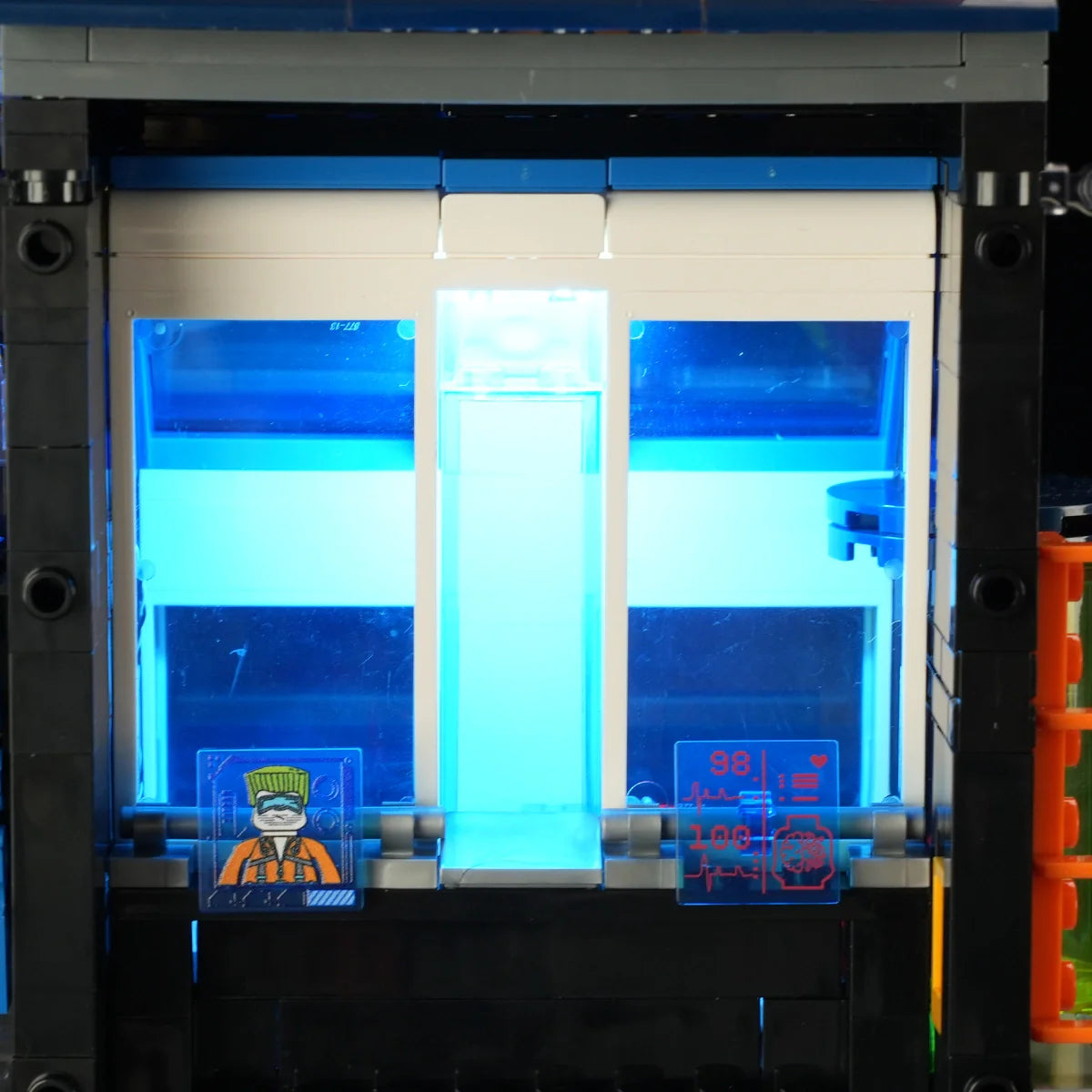 Lumibricks 17009 - Cyberpunk Police HQ - Cyberpunk Polizei-Hauptquartier