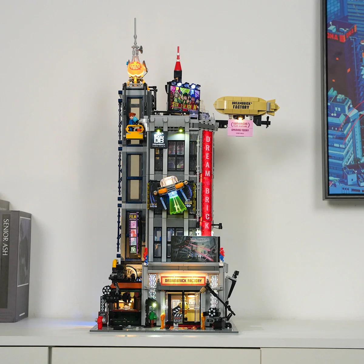 Lumibricks 19015 - Film Studio Tower