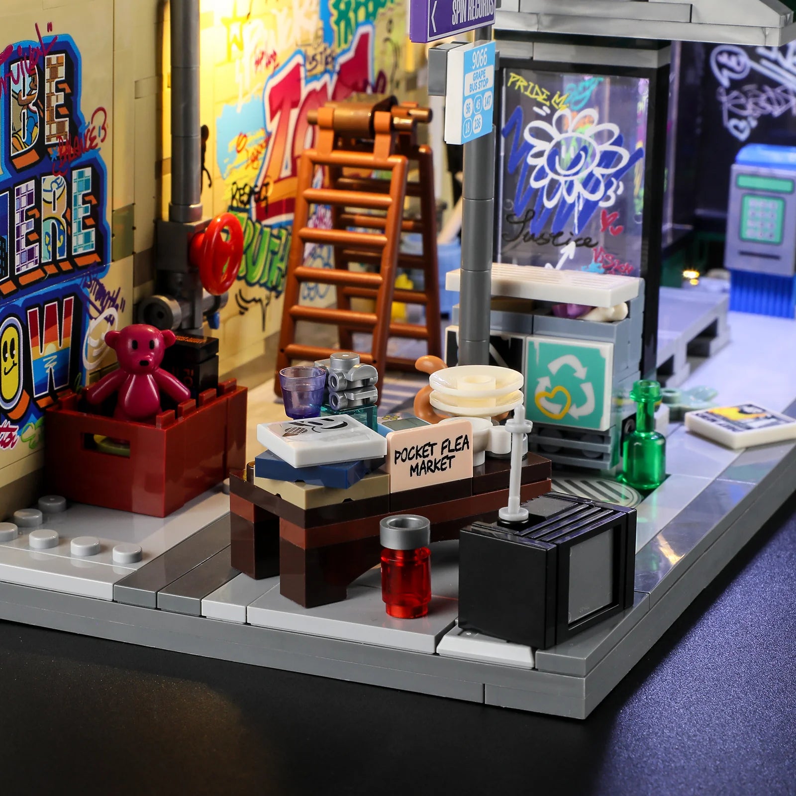 Lumibricks F9066 - Graffiti Bus Stop - Graffiti-Bushaltestelle