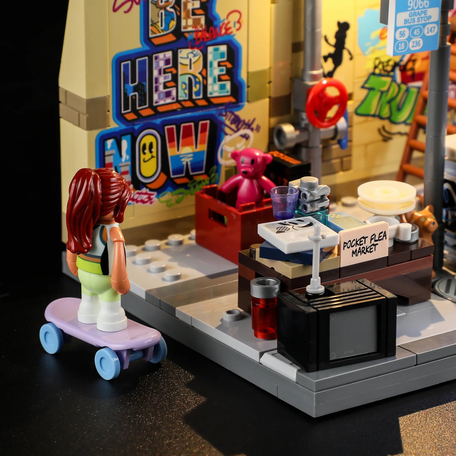 Lumibricks F9066 - Graffiti Bus Stop - Graffiti-Bushaltestelle