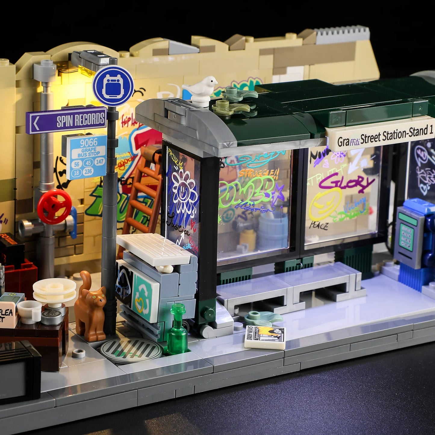 Lumibricks F9066 - Graffiti Bus Stop - Graffiti-Bushaltestelle